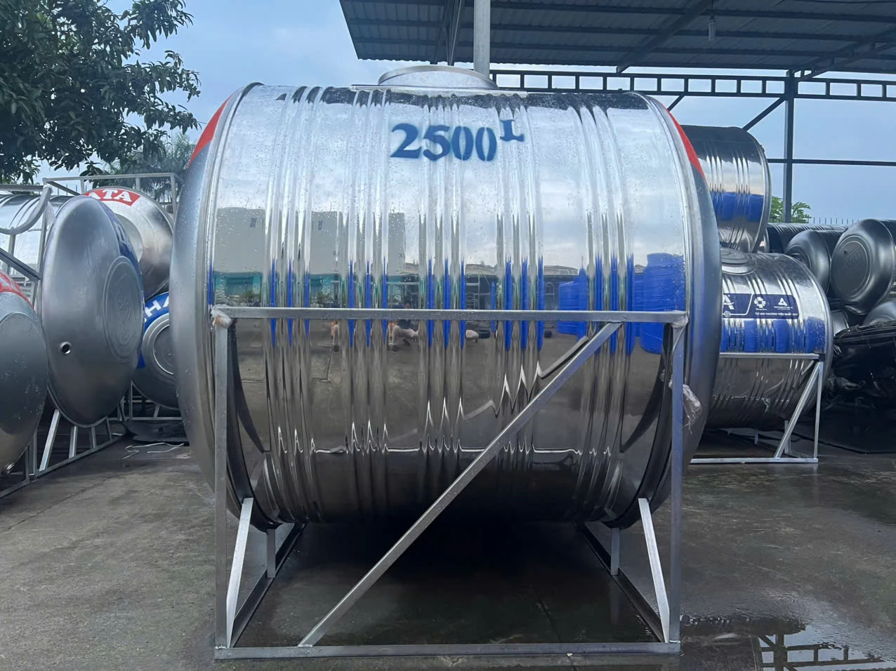 Bồn nước inox Hwata 2500L ngang H2500N Bồn nước inox Hwata 2500L ngang H2500N
